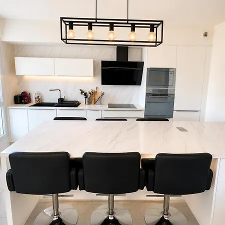 T3 3 Terrasses Pres Du Centre Et Des Plages Apartman *